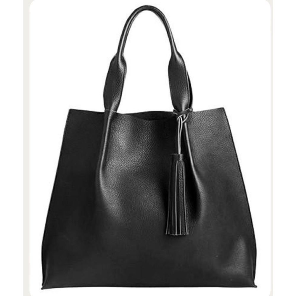OLIVEVE 
MAGGIE  TOTE WITH LEATHER TASSEL
BLACK PEBBLE LEATHER/ Excellent/ USA